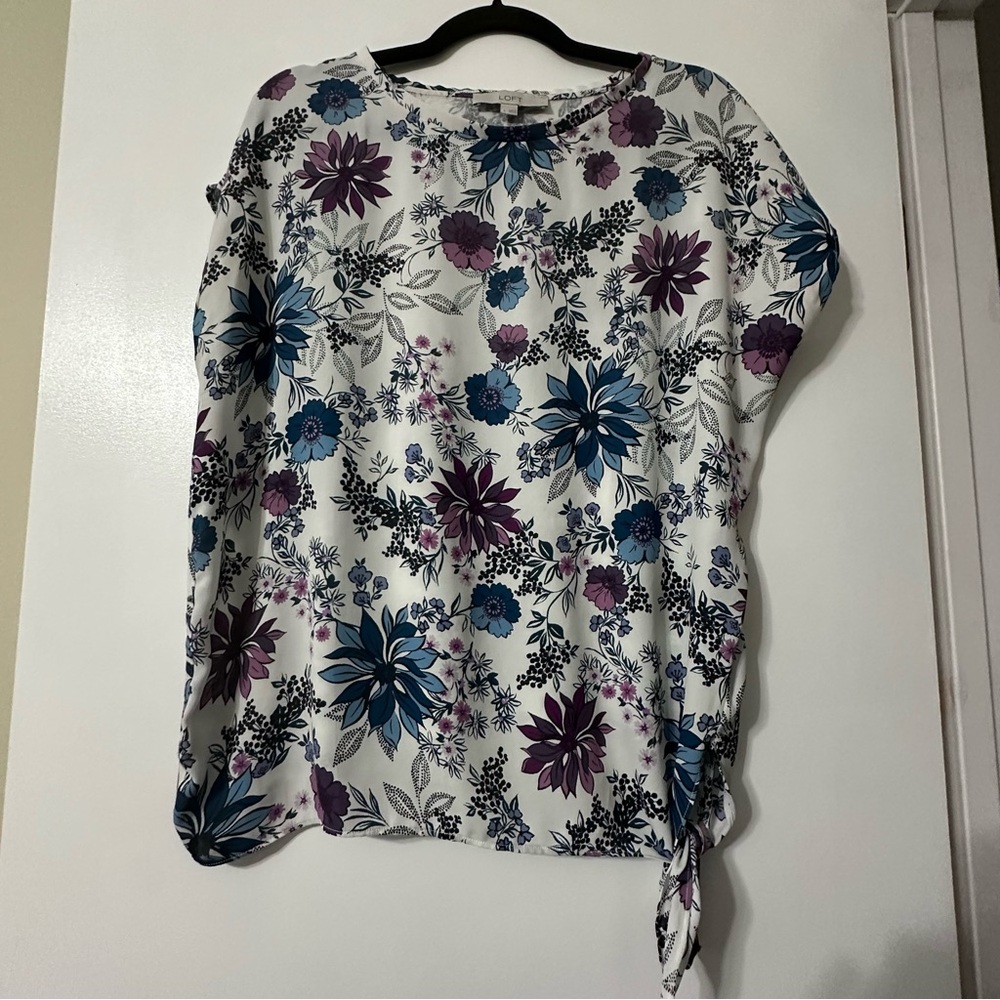 Loft Floral Mixed Media Floral Top with Knot Side Detail Size L